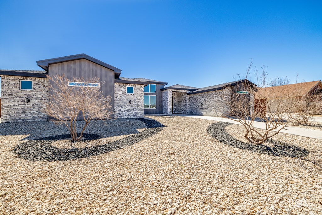 1609 Club House Lane Property Photo 4