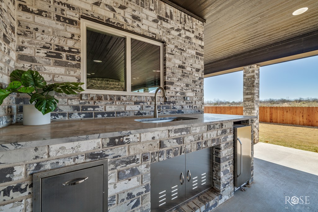 1609 Club House Lane Property Photo 40