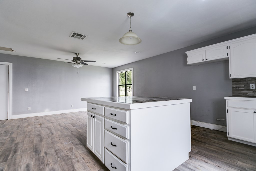 1553 Shahan Rd Property Photo 9