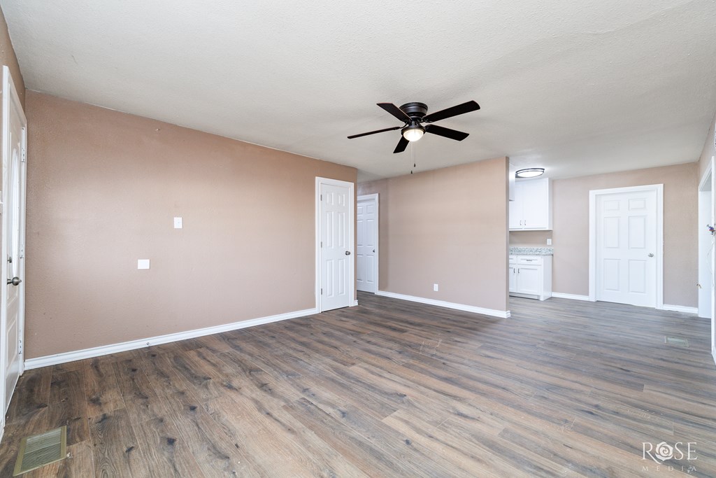 1611 Mission Ave Property Photo 7