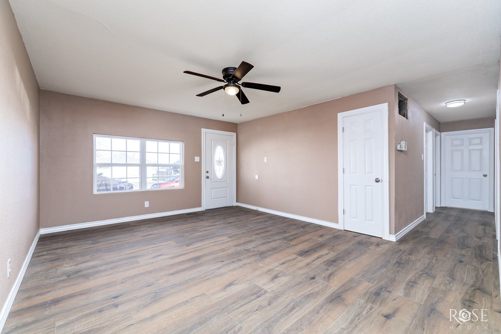 1611 Mission Ave Property Photo 8