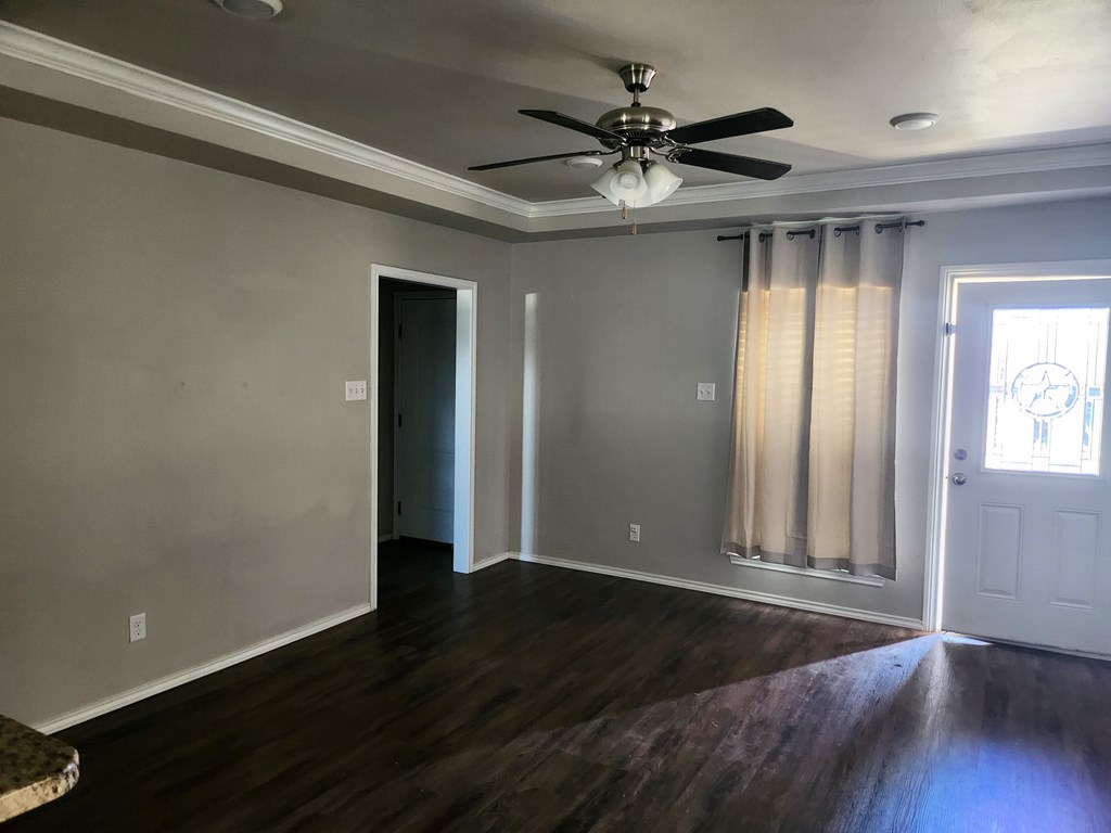 2830 Coleman St Property Photo 3