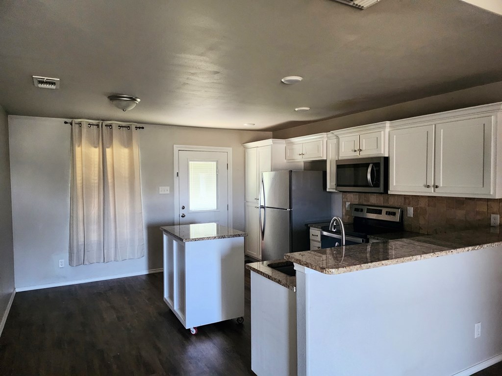 2830 Coleman St Property Photo 4