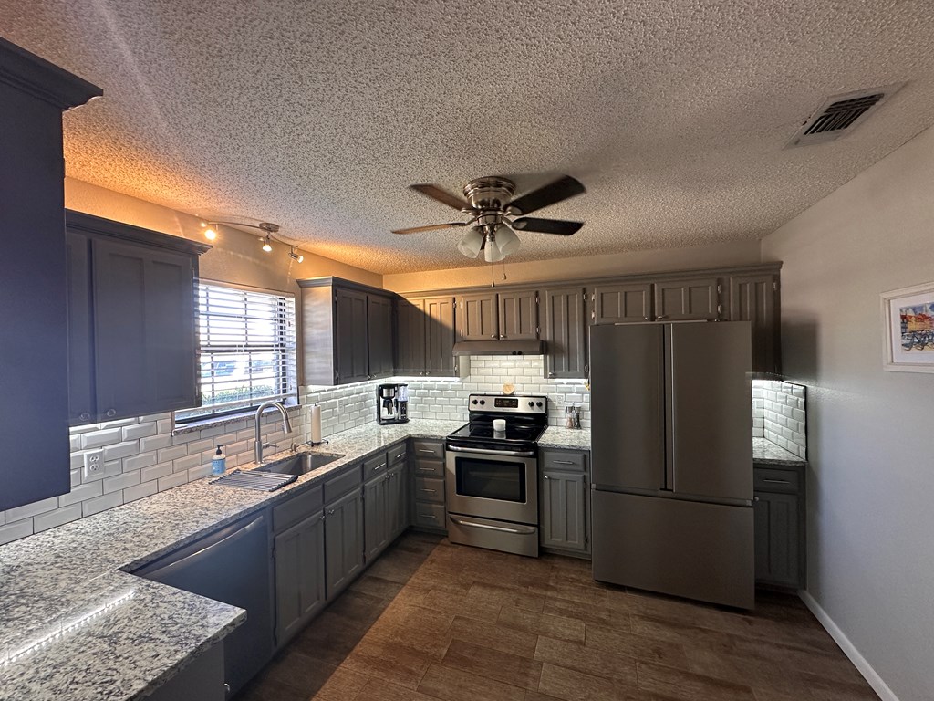 3217 Walnut Hill Dr Property Photo 3