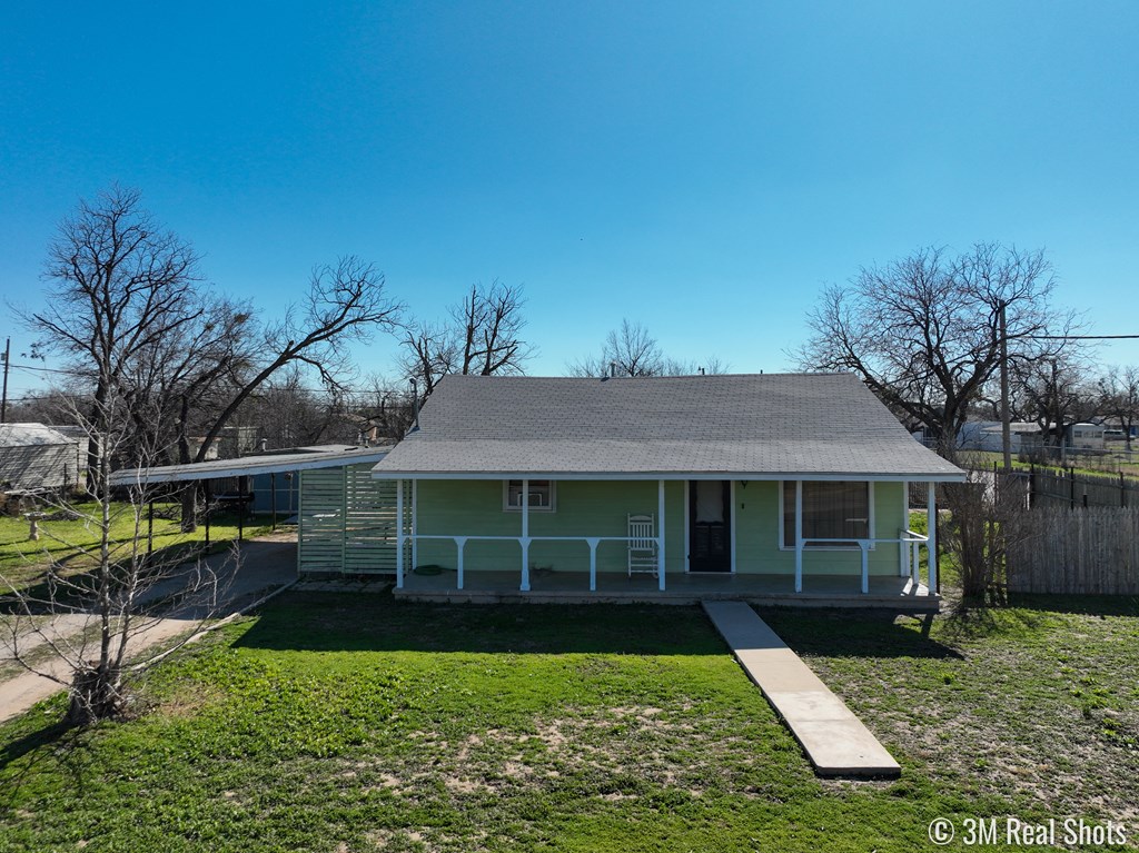 1403 Coke St Property Photo 4