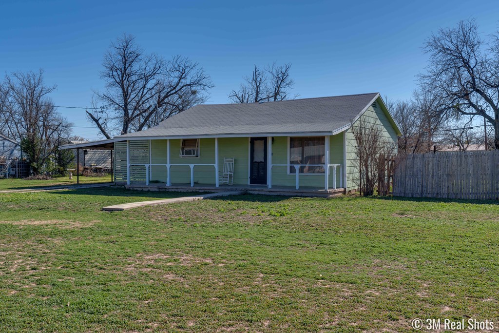 1403 Coke St Property Photo 5