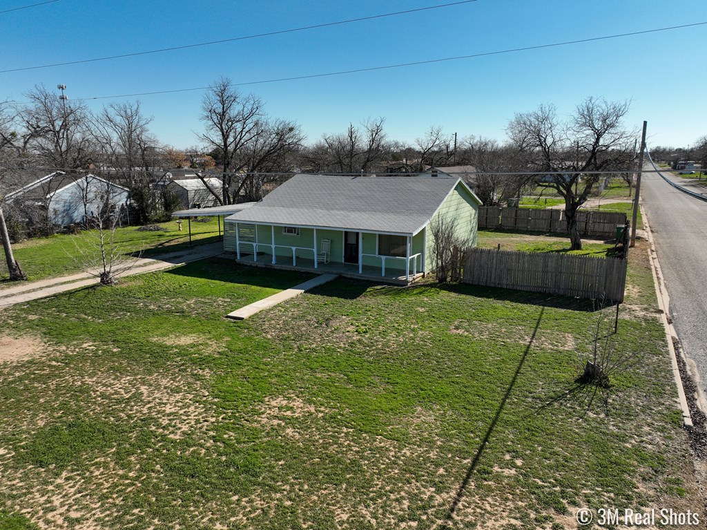 1403 Coke St Property Photo 8