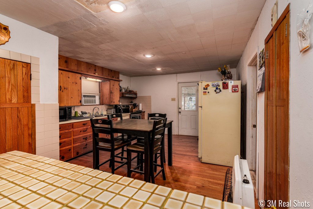 1403 Coke St Property Photo 10