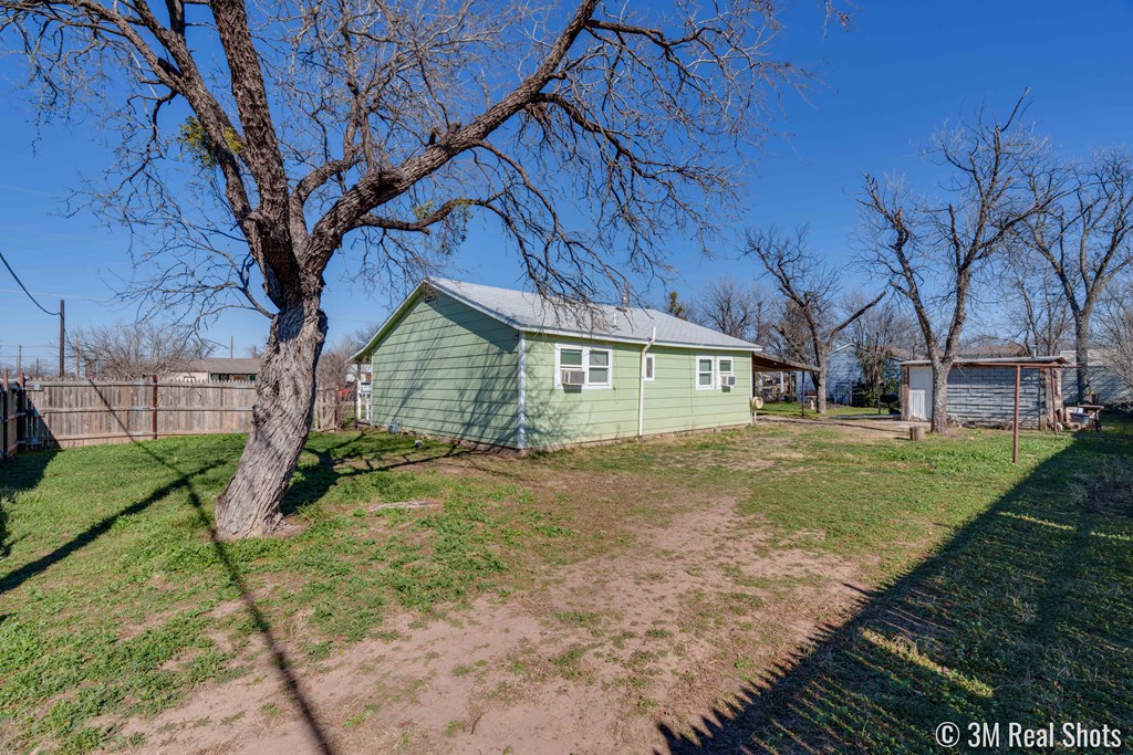 1403 Coke St Property Photo 16