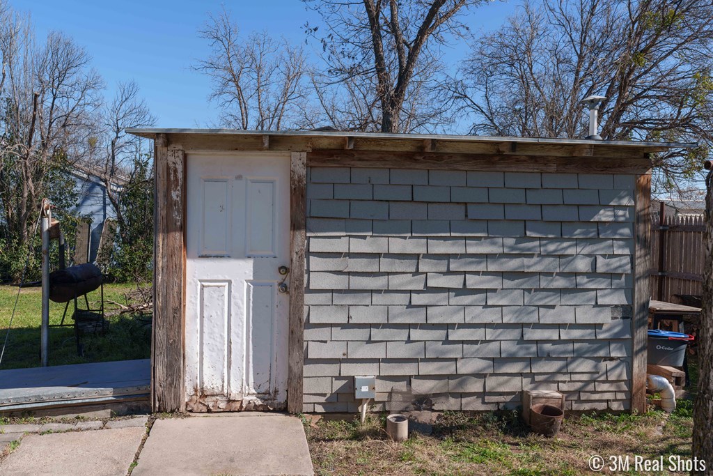 1403 Coke St Property Photo 18