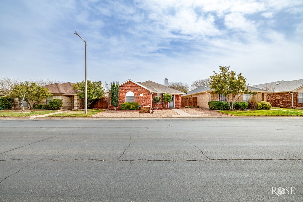 5106 Oak Grove Blvd Property Photo 2