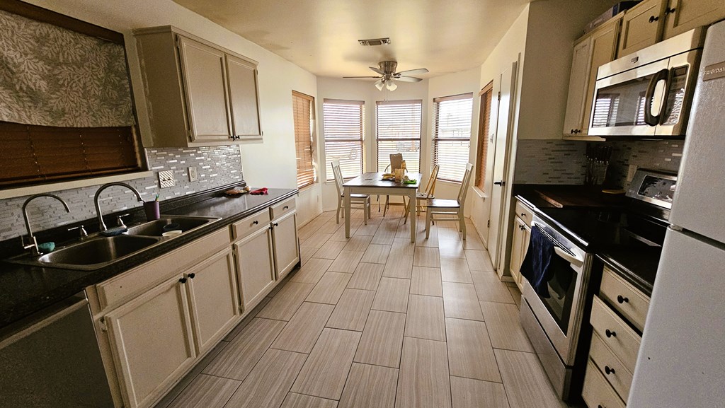 1417 Hillary Court Property Photo 3