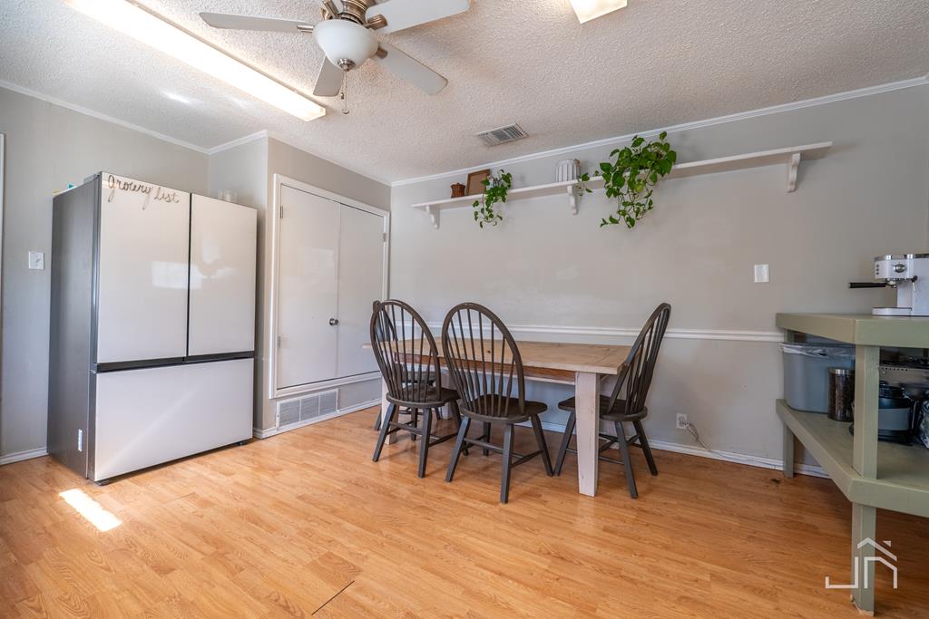 2027 Walnut St Property Photo 10