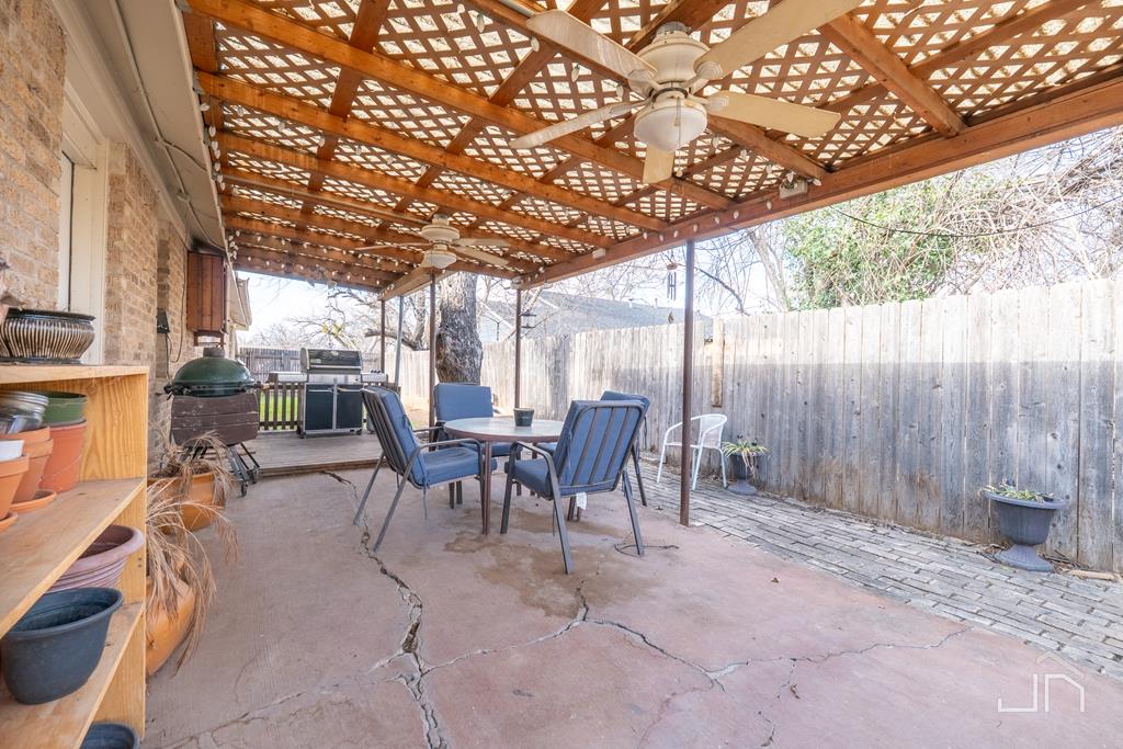 2027 Walnut St Property Photo 26