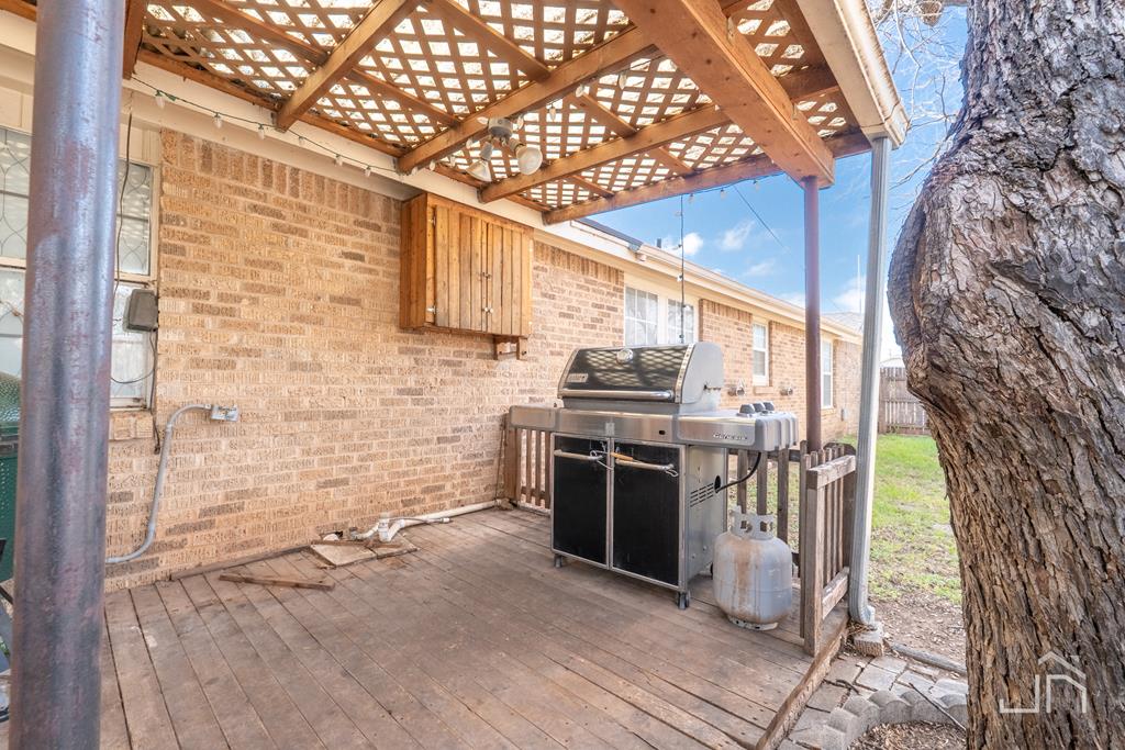 2027 Walnut St Property Photo 27