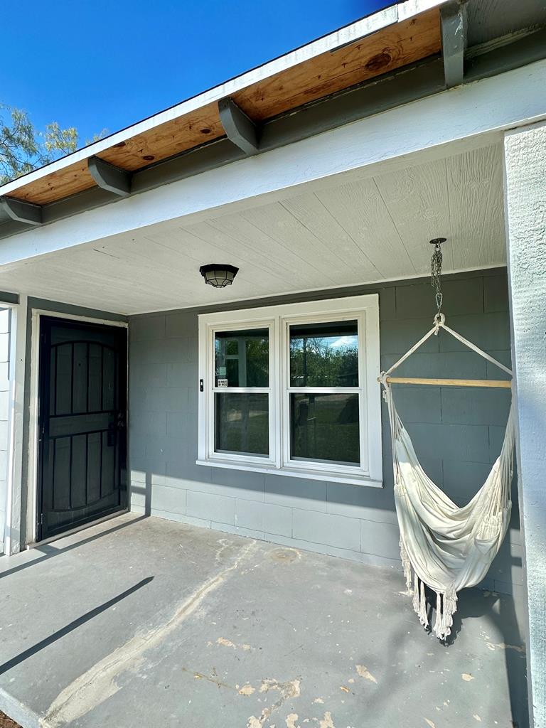620 E Ave C Property Photo 1