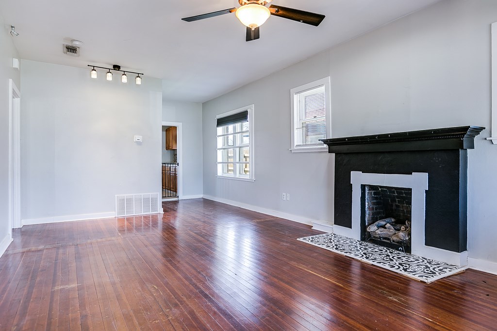 17 N Madison St Property Photo 4