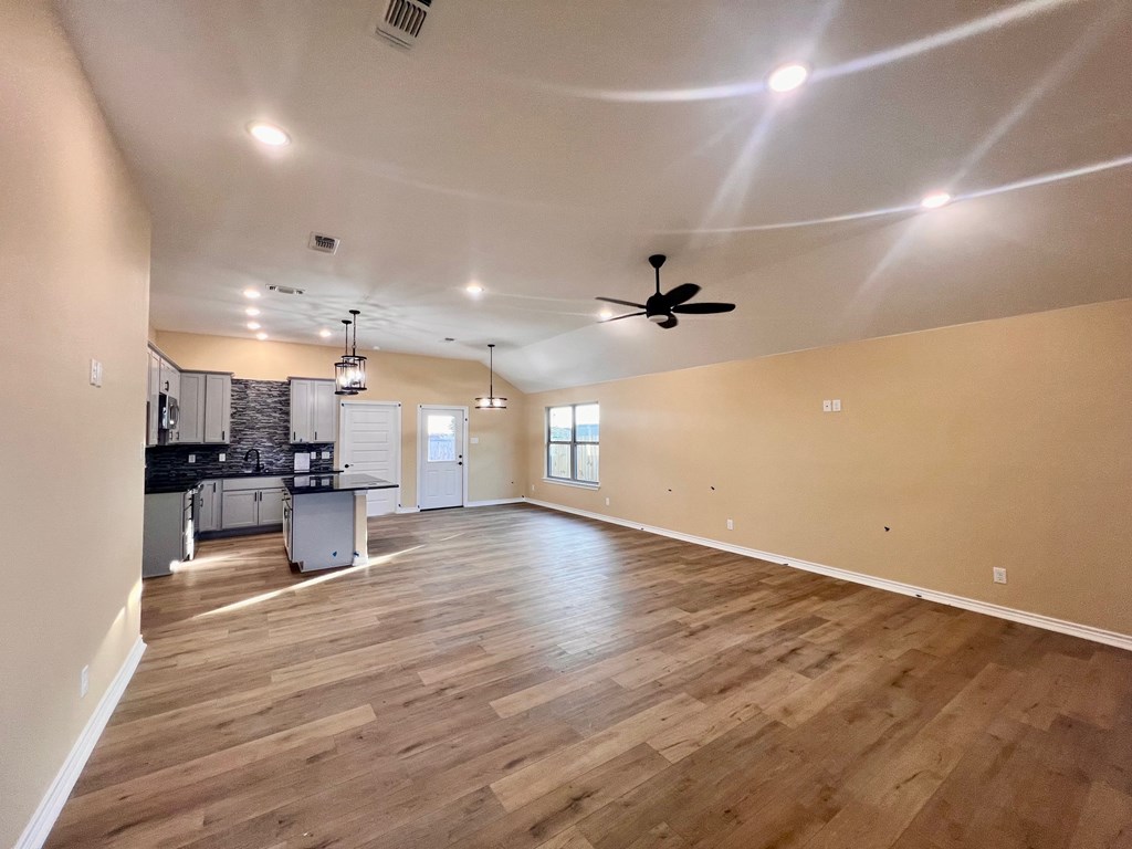 1507 Mayse St Property Photo 3