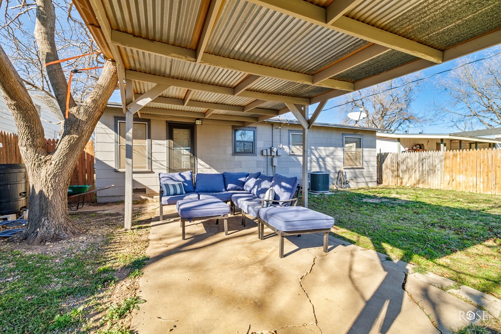 2617 San Antonio St Property Photo 15