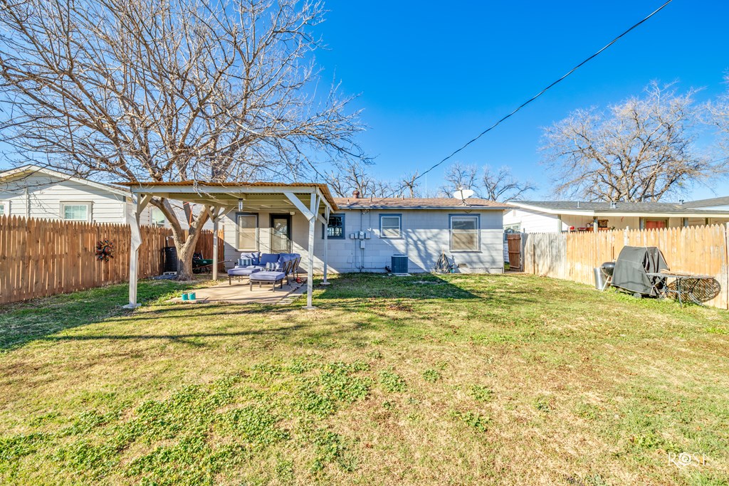2617 San Antonio St Property Photo 16