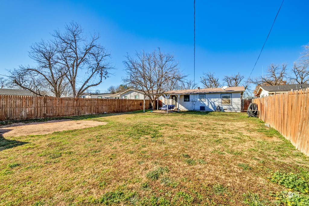 2617 San Antonio St Property Photo 18