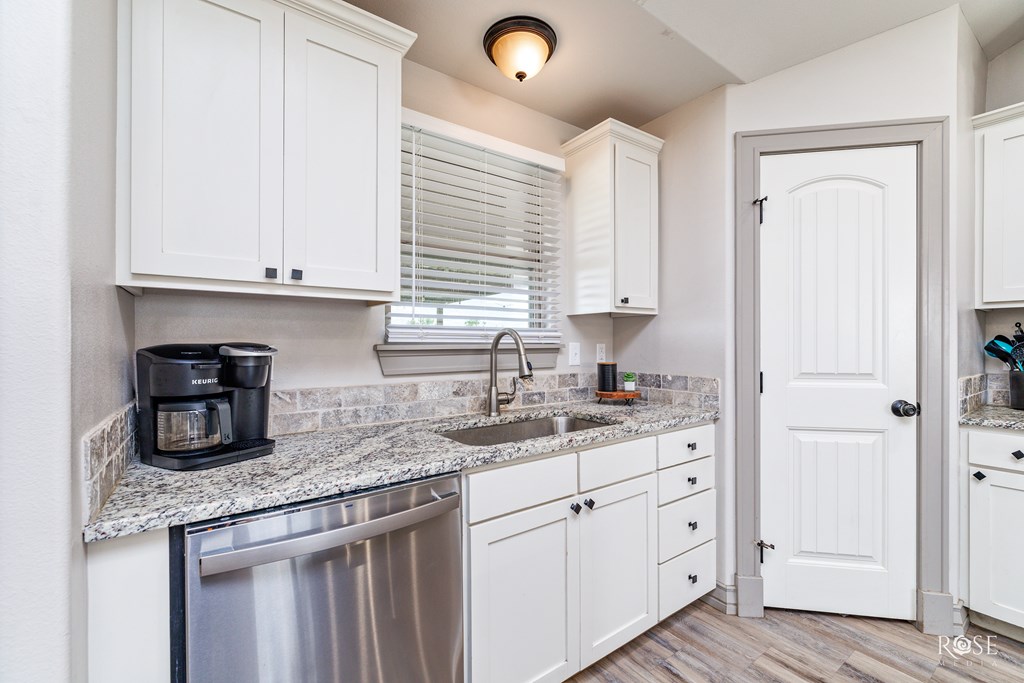 8451 Lynx Lane Property Photo 14