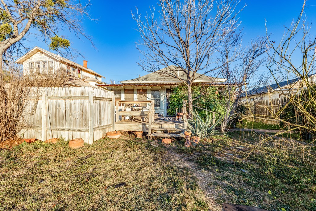 219 Bird St Property Photo 24