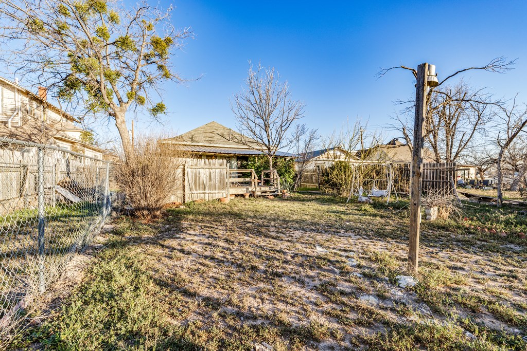 219 Bird St Property Photo 28