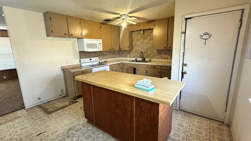 7490 Canna St Property Photo 4