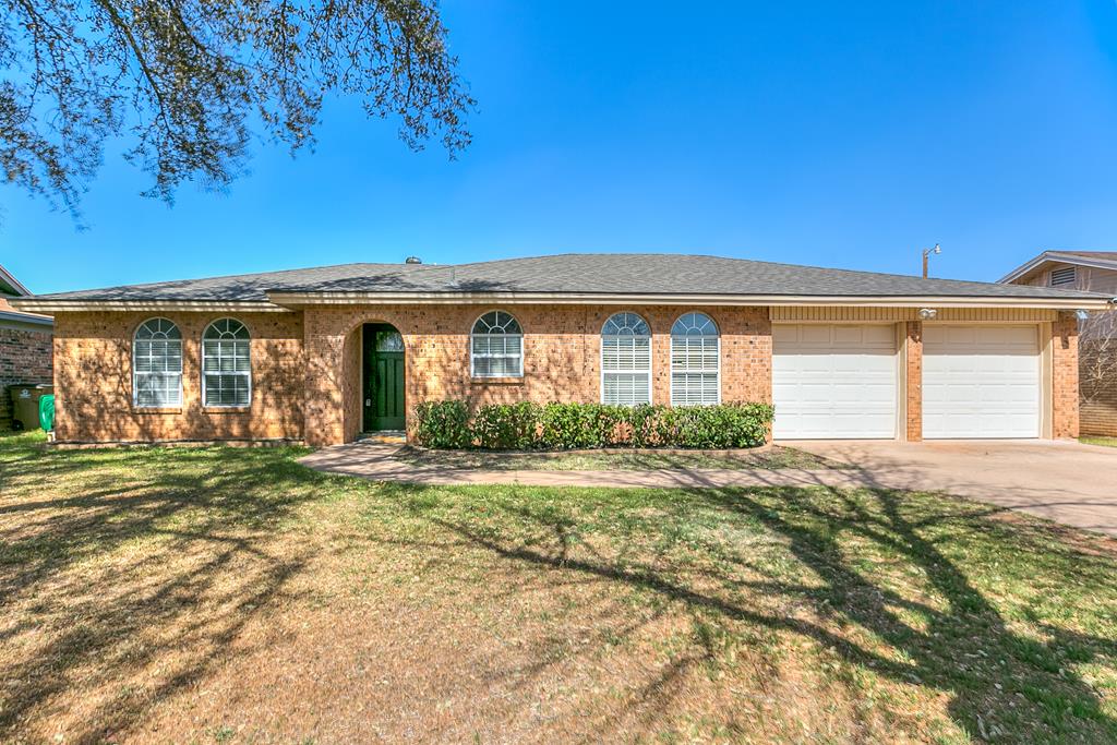 3840 Honeysuckle Lane Property Photo 1