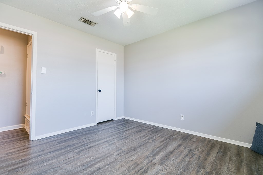 3840 Honeysuckle Lane Property Photo 21