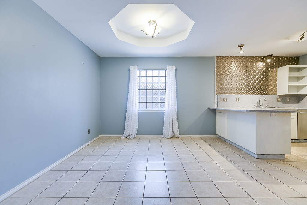 5210 Oak Grove Blvd Property Photo 6
