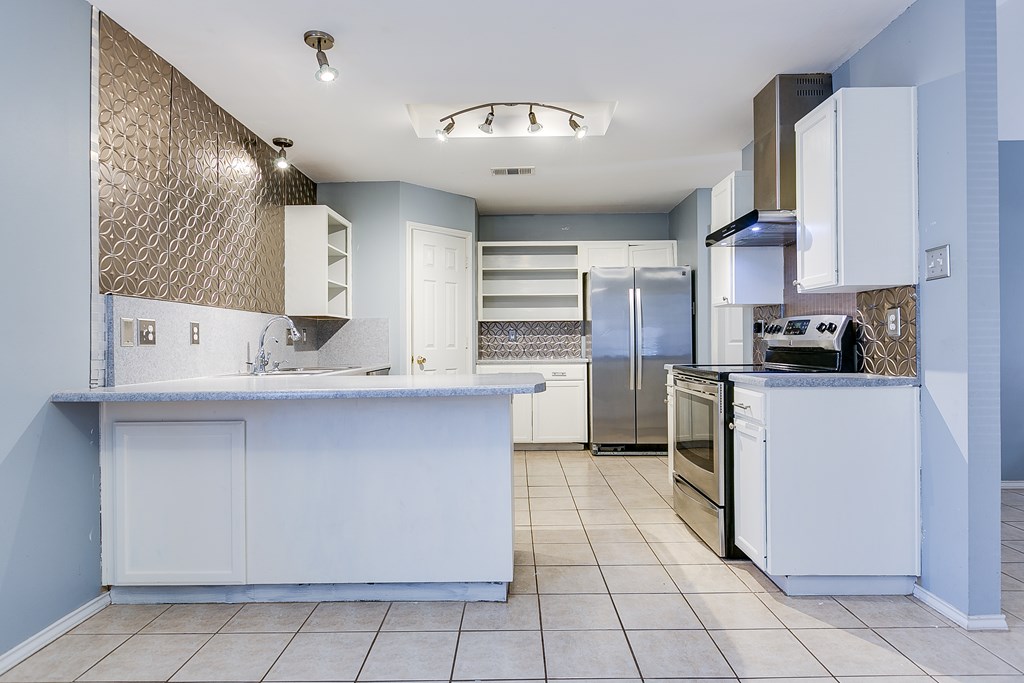 5210 Oak Grove Blvd Property Photo 8