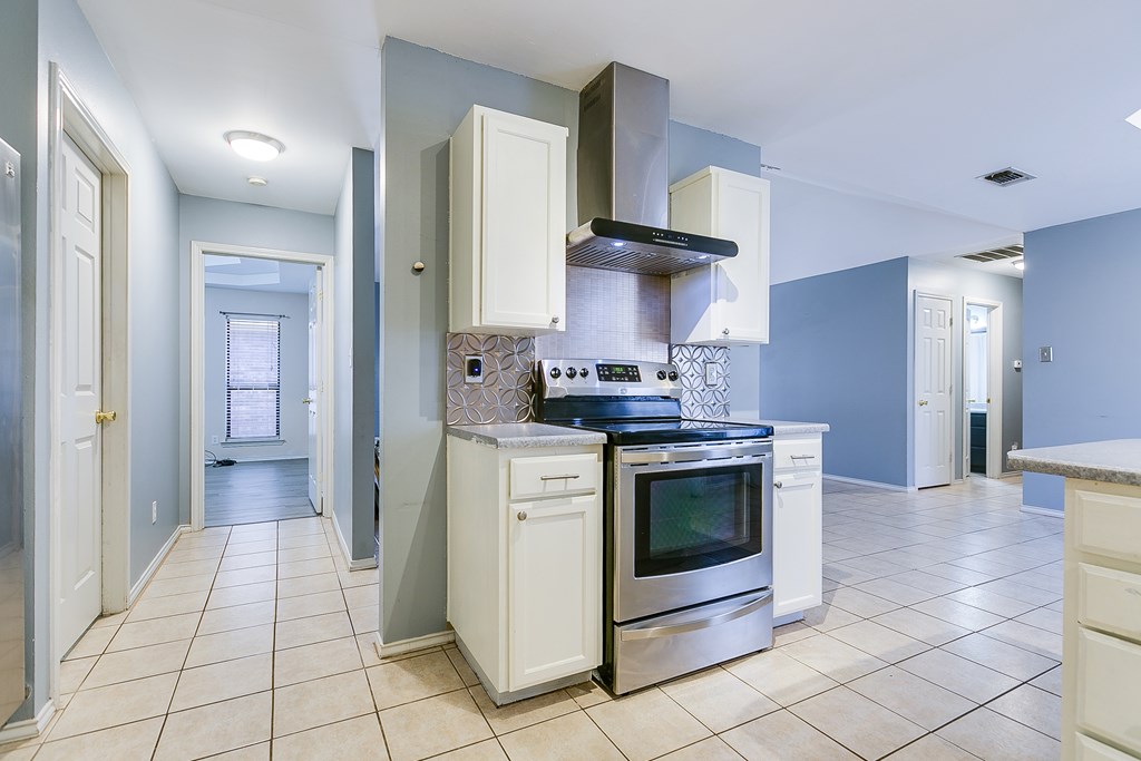 5210 Oak Grove Blvd Property Photo 9