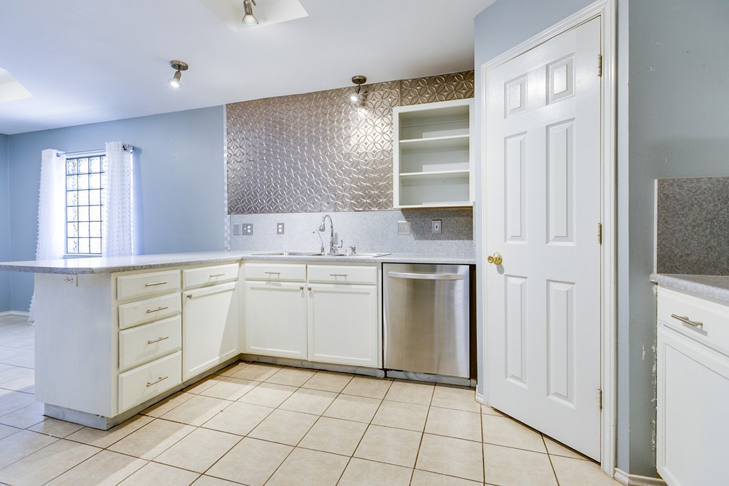 5210 Oak Grove Blvd Property Photo 10