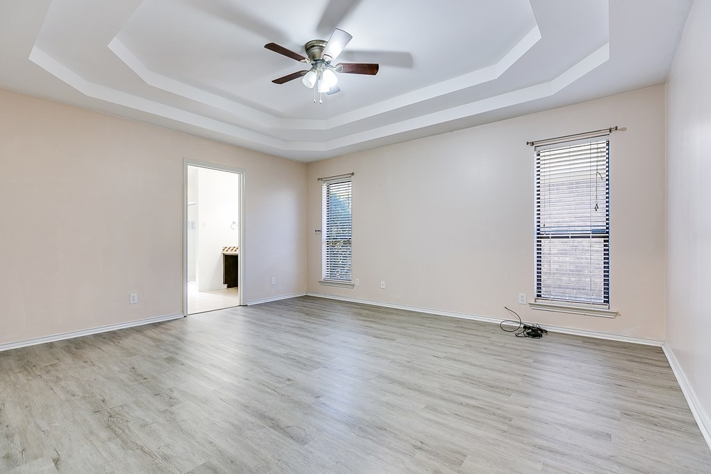 5210 Oak Grove Blvd Property Photo 12