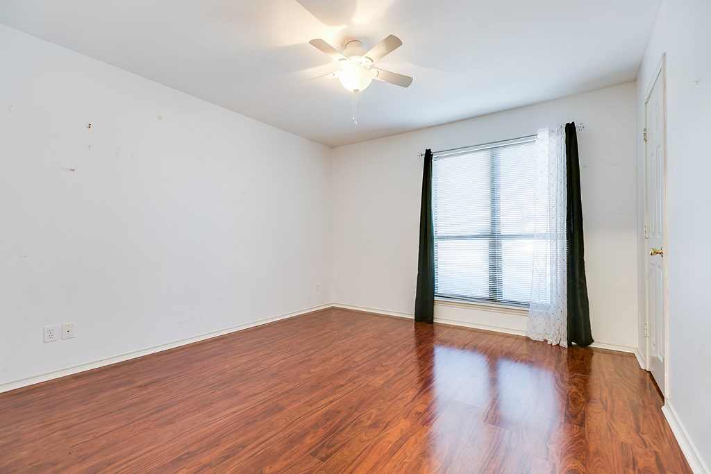 5210 Oak Grove Blvd Property Photo 18