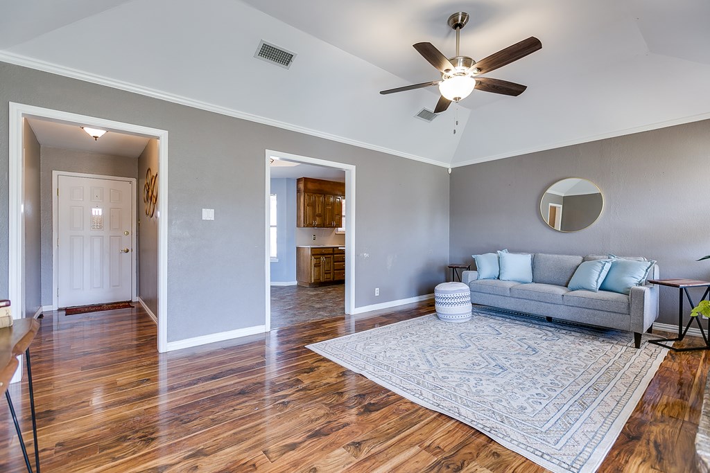 1041 Crickett Lane Property Photo 4