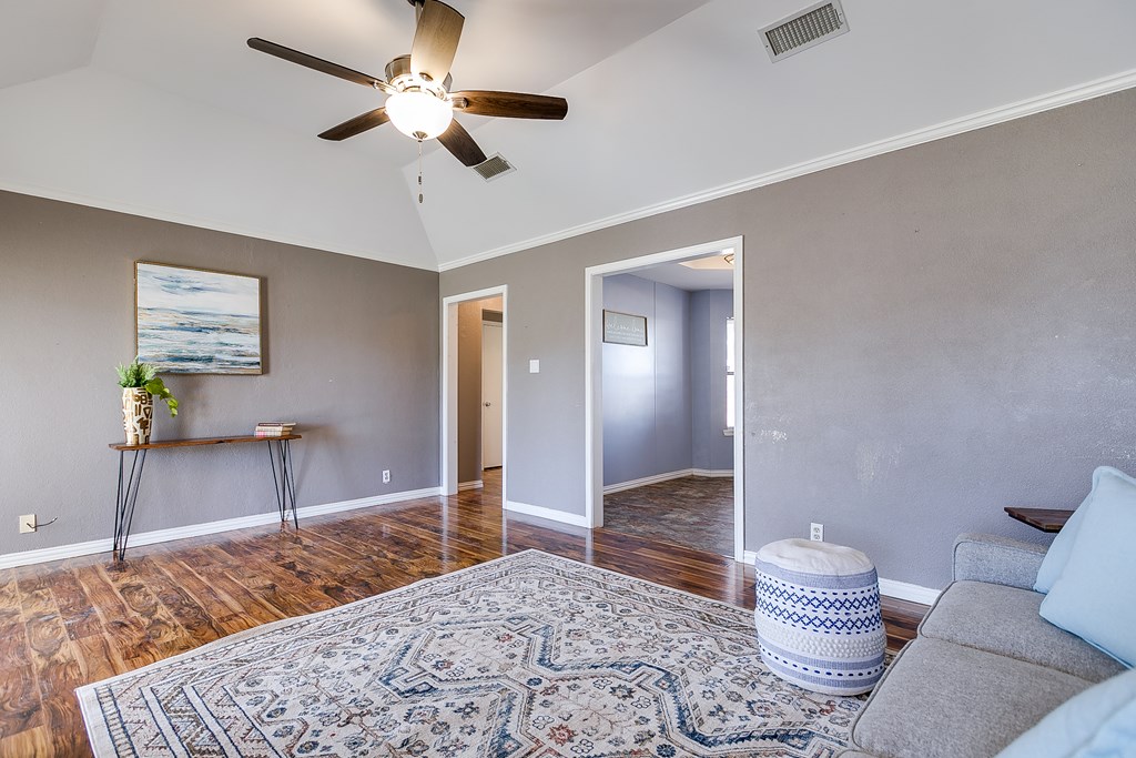 1041 Crickett Lane Property Photo 5