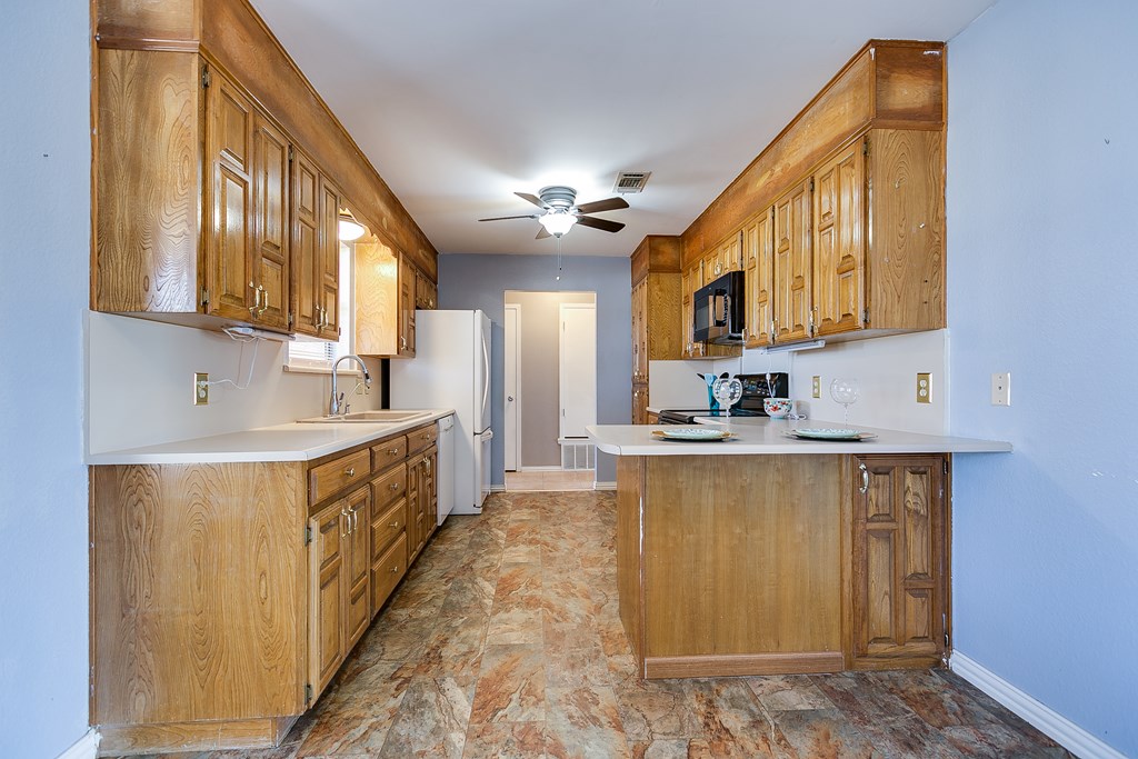1041 Crickett Lane Property Photo 9
