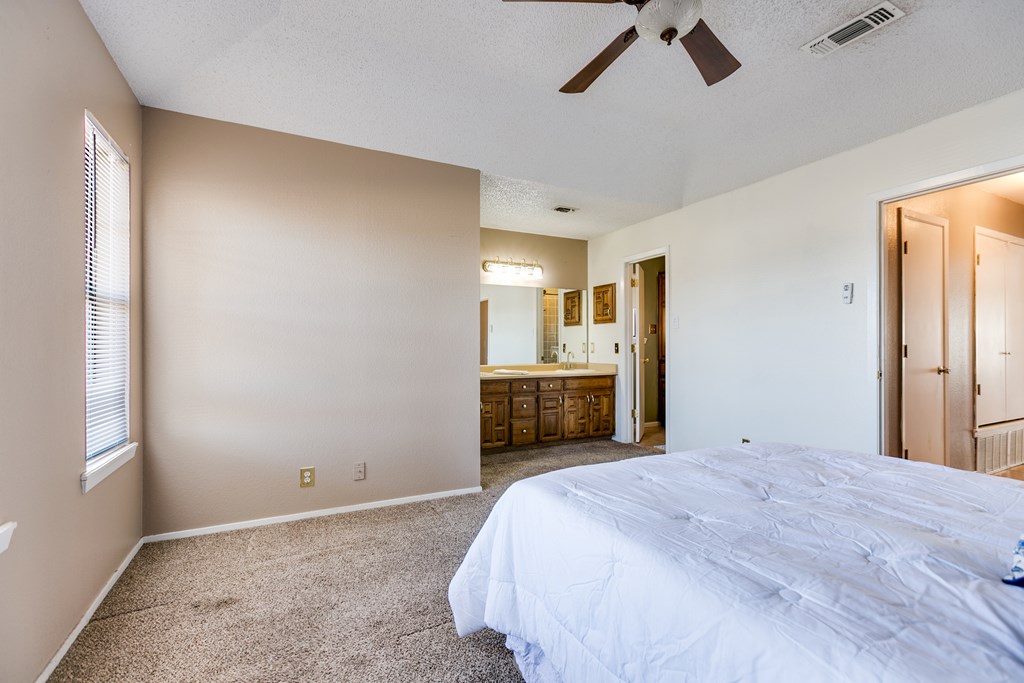 1041 Crickett Lane Property Photo 14