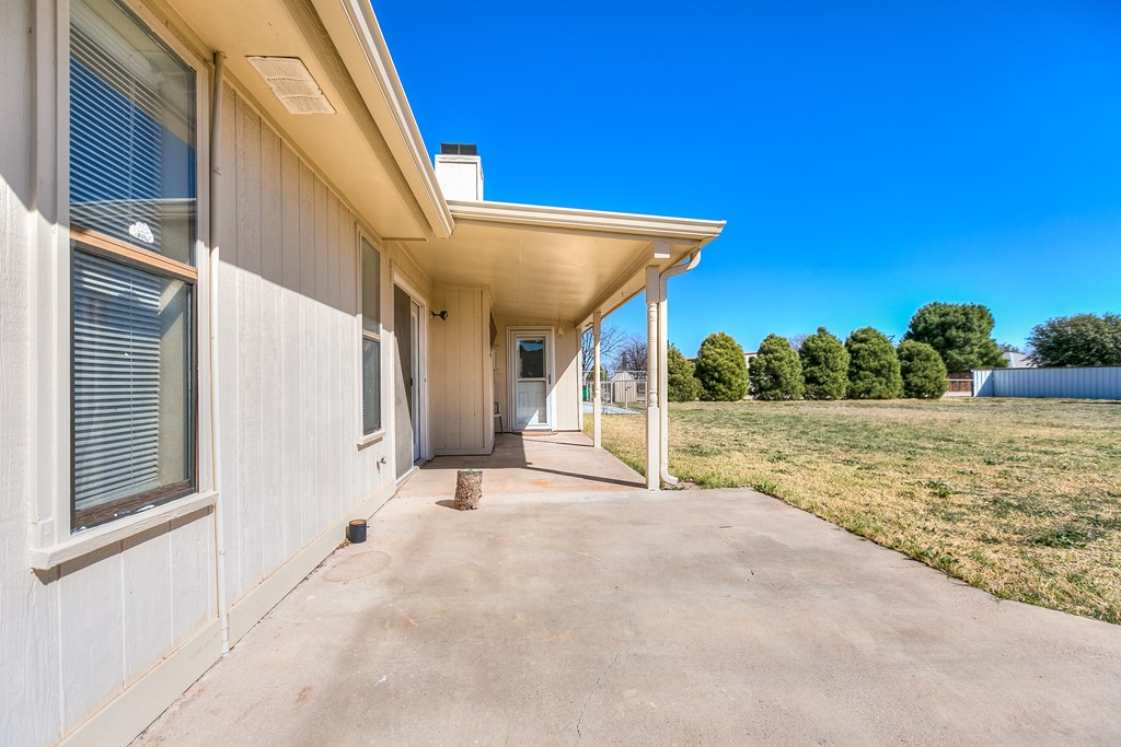 1041 Crickett Lane Property Photo 32