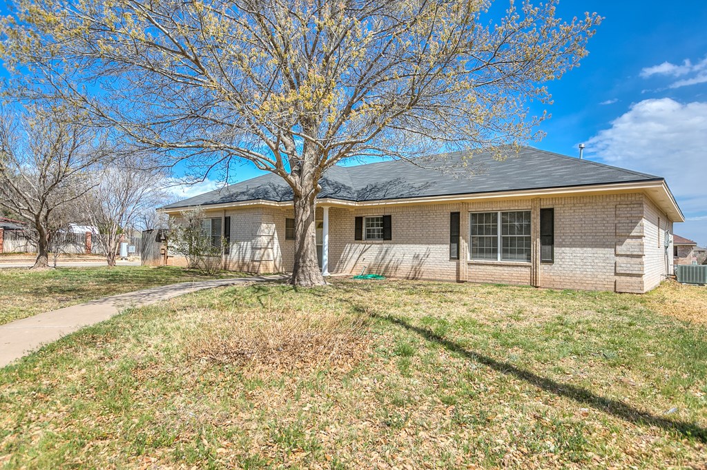 1110 Selman Court Property Photo 3