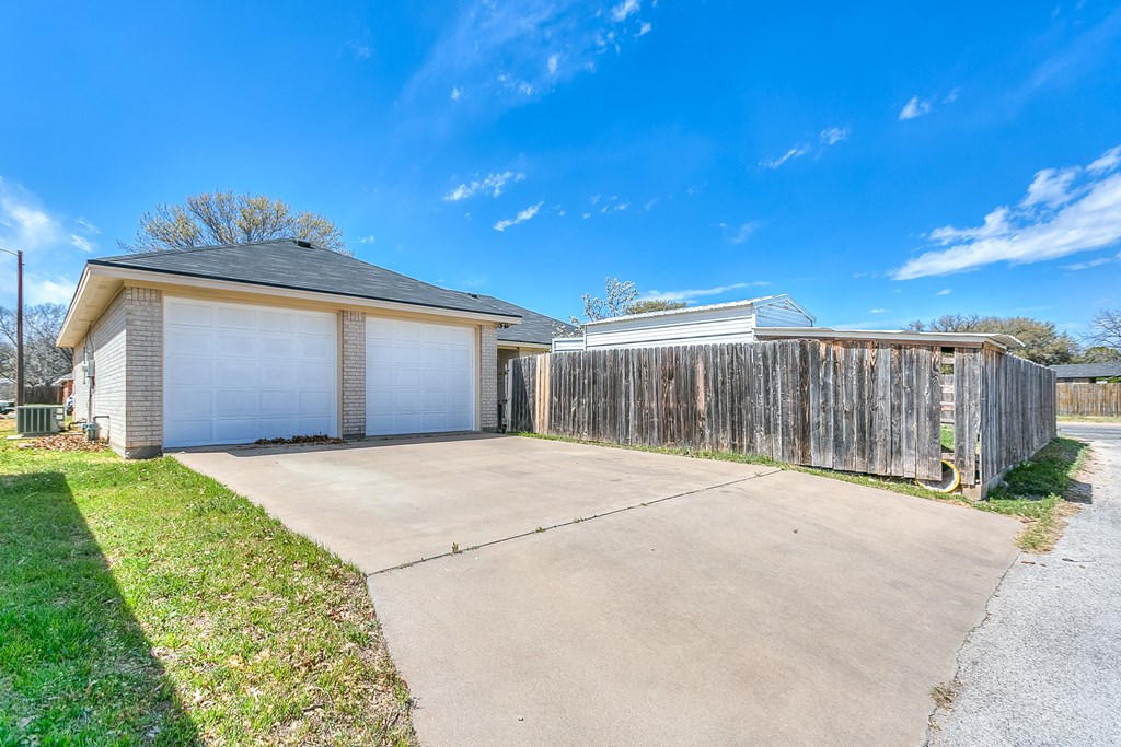1110 Selman Court Property Photo 31