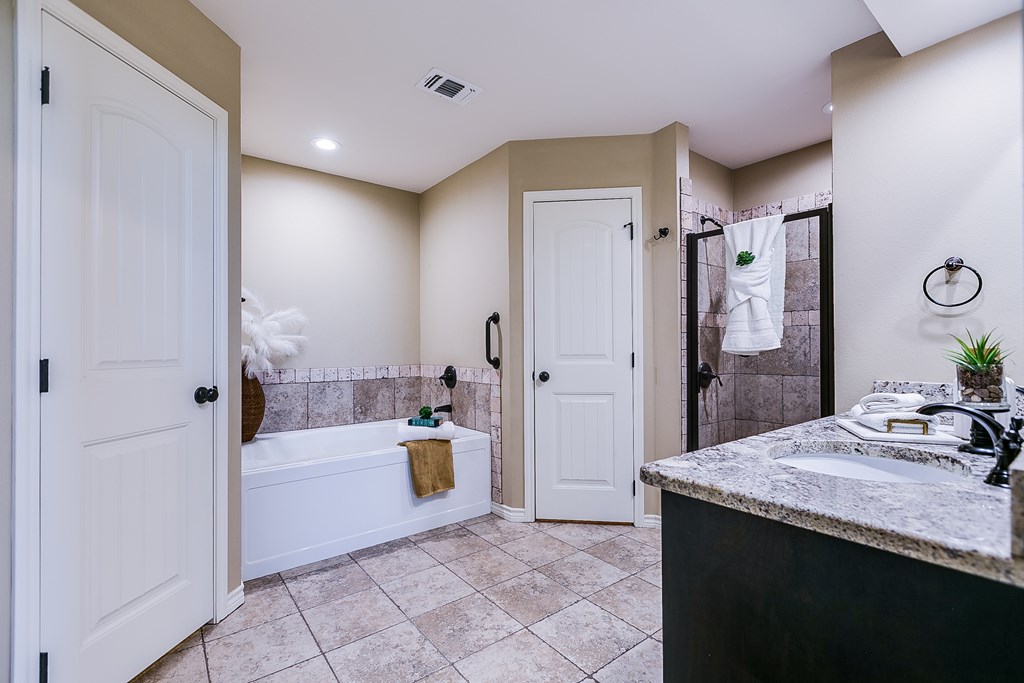 5946 Tarin St Property Photo 6