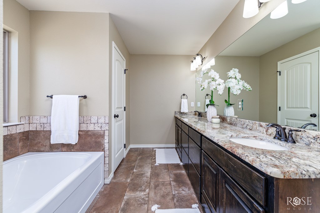 5922 Tarin St Property Photo 15