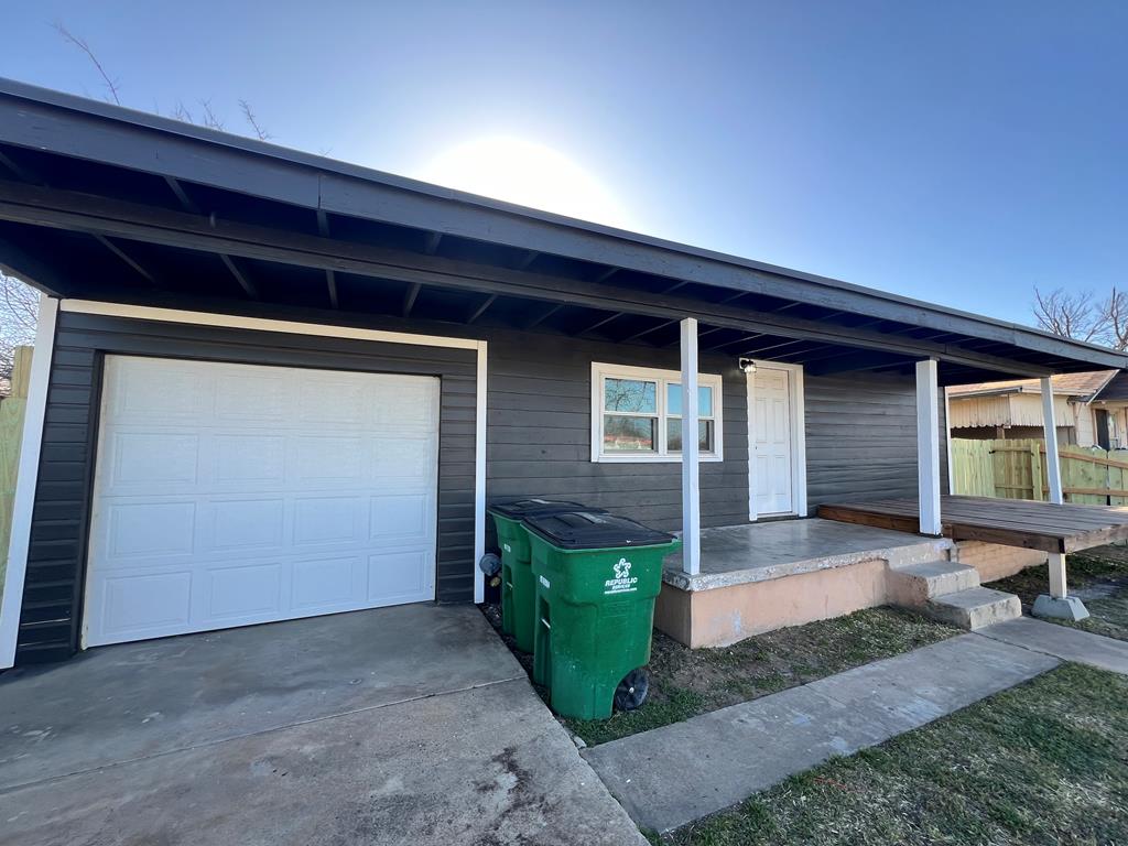 4004 Travis St Property Photo 1