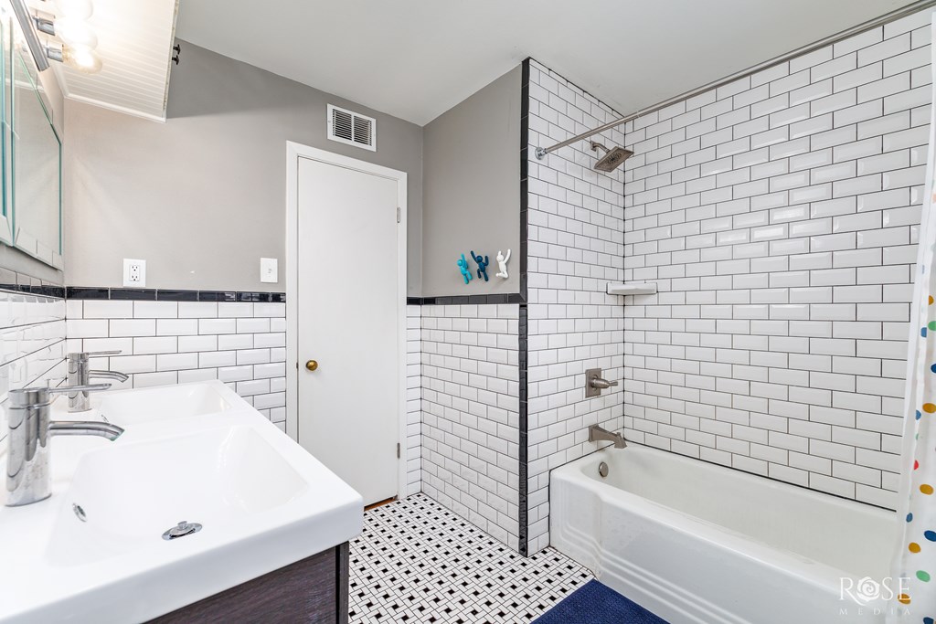 2652 Colorado Ave Property Photo 10