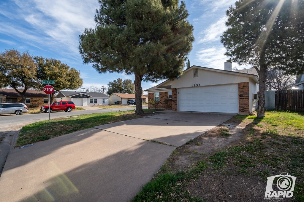 1102 Toby Lane Property Photo 2