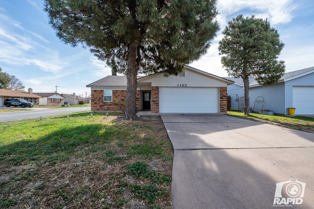 1102 Toby Lane Property Photo 3